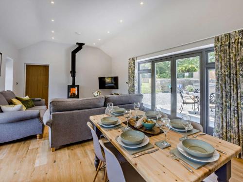 Hartland House | Cozy 3-Bed Retreat in Hartland - Pet Friendly & Accessible