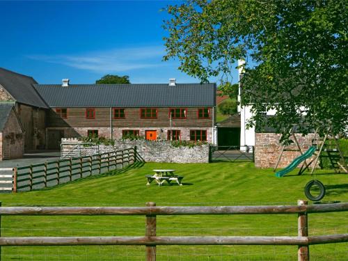 Llyswen House | Family-Friendly 3 Bed Retreat in Hay on Wye