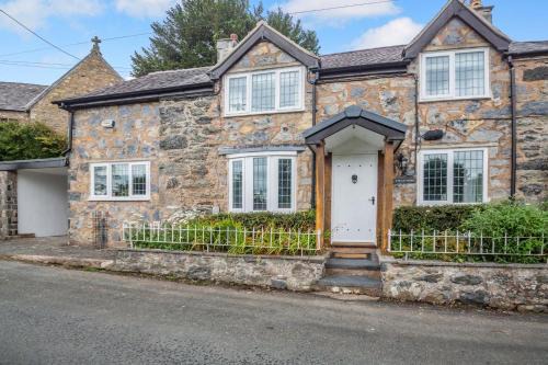 Llanbedr-y-cennin House | 3 Bed in Llanbedr-y-Cennin oc-t32617