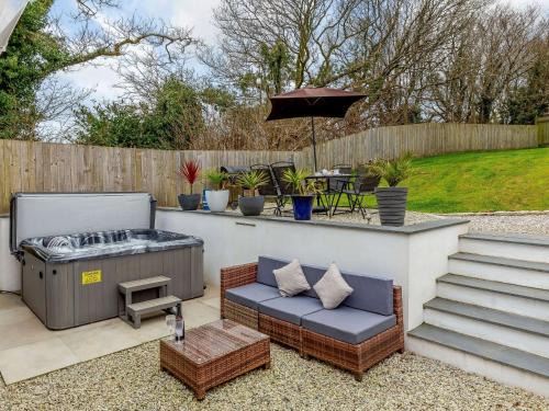 Darite House | Family-Friendly 3-Bed Hotel in Charming Looe with Hot Tub