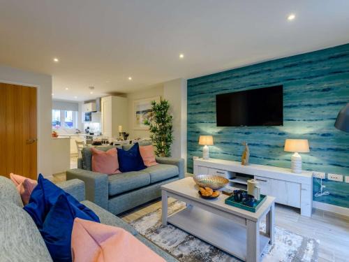 West Lulworth House | Spacious 3-Bedroom Retreat in Lulworth Cove