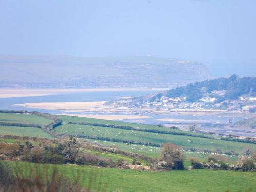 Wadebridge House | Comfortable 3-Bed Retreat in Pet-Friendly Padstow
