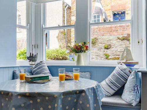 Polruan House | Cozy 3-Bed Retreat in Polruan with Hot Tub Access