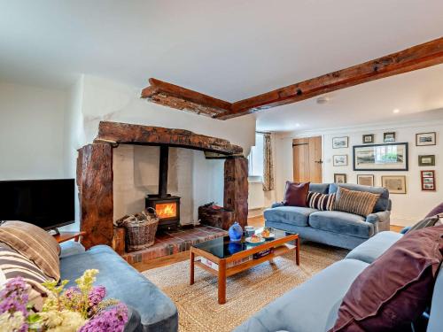 Amesbury House | 3 Bed in Salisbury 95325