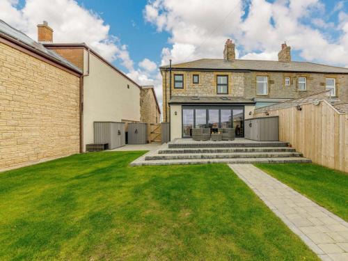 Seahouses House | Family-Friendly 3-Bed Residence in Beautiful Seahouses