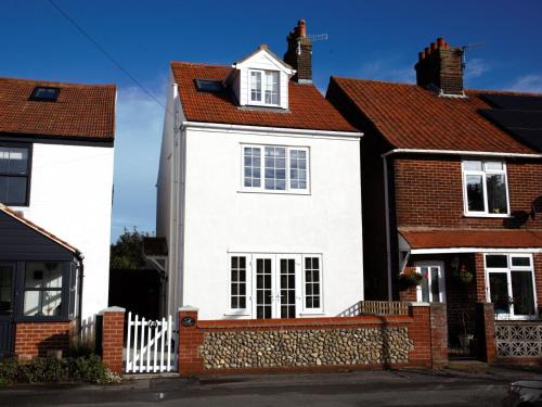 Sheringham House | Family-Friendly 3-Bed Retreat in Sheringham