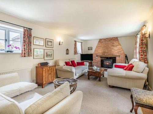 Southrepps House | Cozy 3-Bedroom Retreat in Southrepps, Pet and Child Friendly
