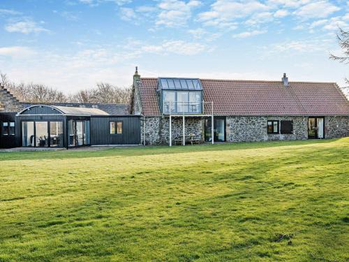 Pittenweem House | Family-Friendly 3-Bed Retreat in St Andrews Awaits You
