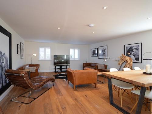 Tetbury Apartment | Family-Friendly 3 Bed Retreat in Tetbury, Perfect for Getaways