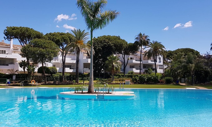 New Golden Mile Apartment | Beachside Apartment with Pool & Ocean View - Rated 10/10