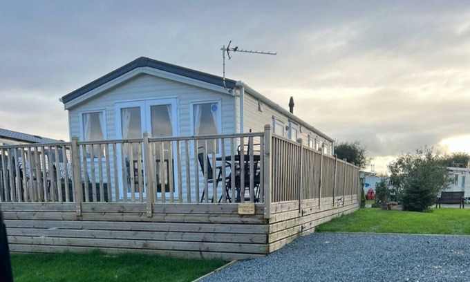 Crowle Cabin | Family-Friendly 3 Bed Lodge at 7 Lakes Country Park
