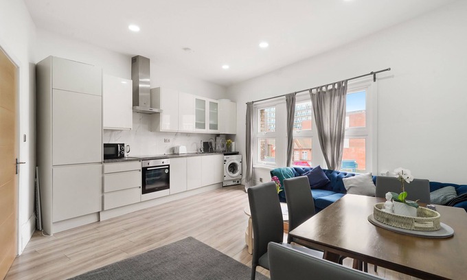 Harrow Apartment | Family-Friendly 3-Bed Penthouse in Harrow Centre