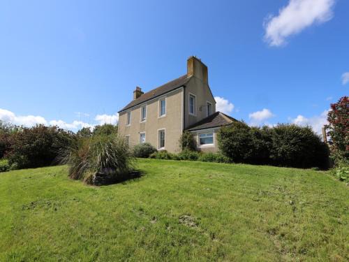 Hunspow House | Family-Friendly 3-Bed Property in Charming Castletown