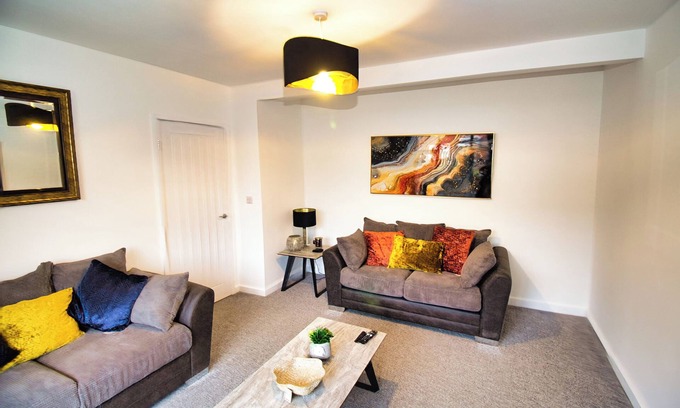 Ridgeway House | 3 Bed, Sleeps 5, Pet Friendly, Free Parking