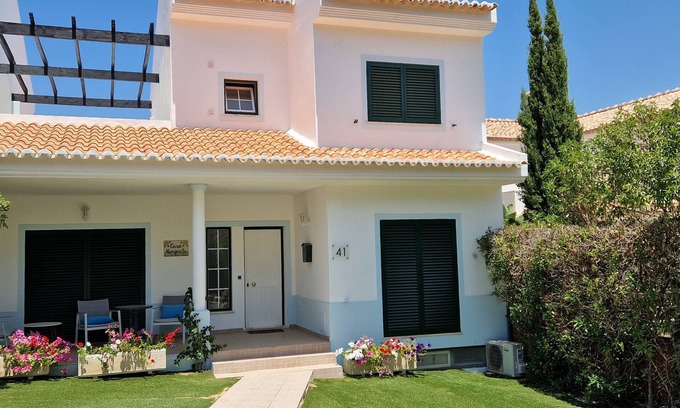 Vale do Garrao Villa | Stunning 3 Bed Villa with Ocean View in Varandas do Lago