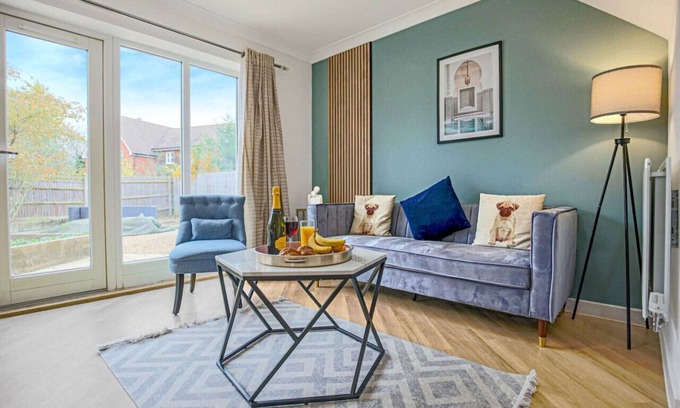 Milton Keynes House | Comfortable 3 Bedroom House with Parking & Fast Wifi