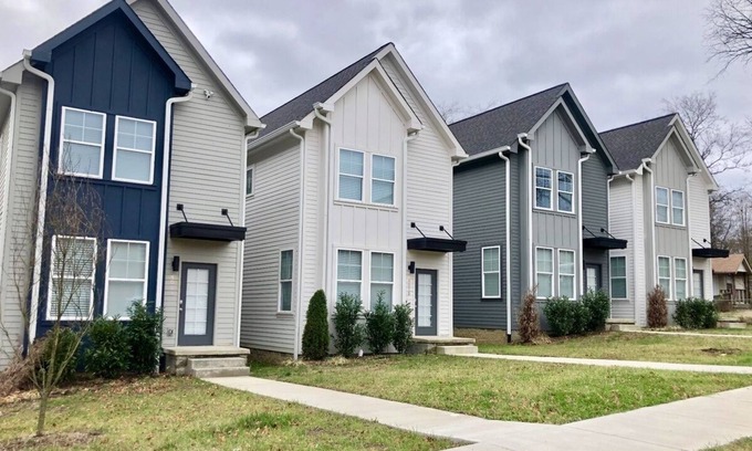 Radnor House | 3 bedroom 2.5 bathroom with free parking