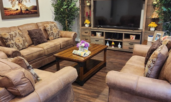 Kettering Apartment | Ideal 3-Bedroom Duplex with Family-Friendly Amenities