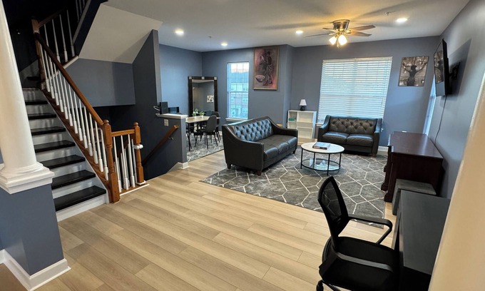 Northeast House | 3-bedroom 2 and half bathroom spacious NW stadium home free off street parking