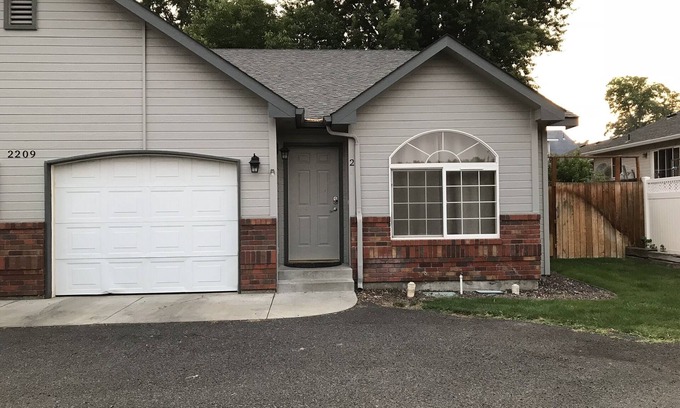 Brownstown House | Cozy 3 Bedroom Retreat with Pet-Friendly Amenities