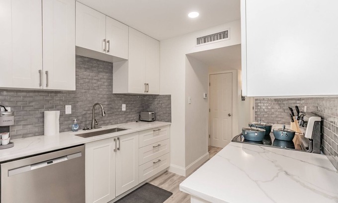 Coppell House | Spacious 3 Bedroom Retreat with Child-Friendly Amenities