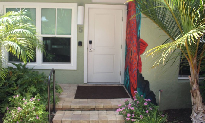 Nokomis Villa | Highly Rated 3 Bedroom Villa with Kitchen Amenities