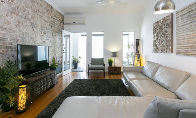 Redfern House | 3 Bedroom 2 Bathroom. Sought after location. Historic 1890's Townhouse