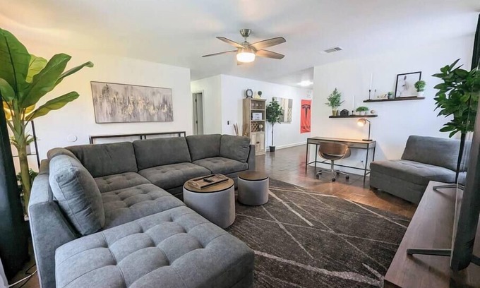 Austin House | Convenient 3 Bedroom Home with Kitchen Near Tesla HQ