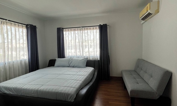 Bang Lamung House | 3-bedroom 2 story house in Pattaya , Thailand with AC, WiFi. Relax and unwind
