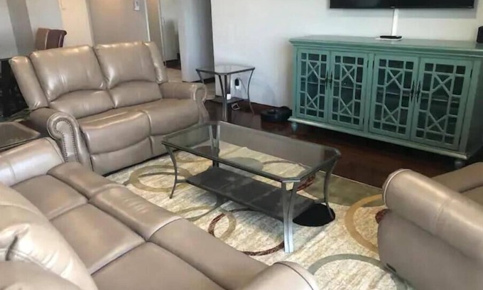 Midtown Condo | 3 Bedroom/3 bath/2 car garage High Rise in Midtown on 9th floor