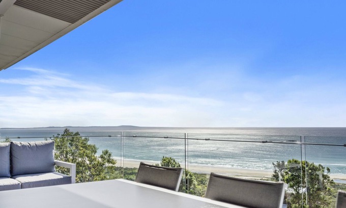Point Lookout House | Scenic 3-Bedroom Holiday House with Child-Friendly Amenities