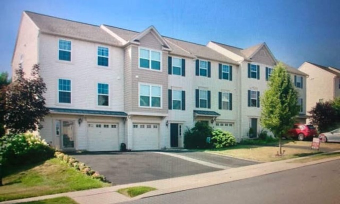 Bellefonte House | Secluded Townhouse Near Penn State with Kitchen & Breakfast