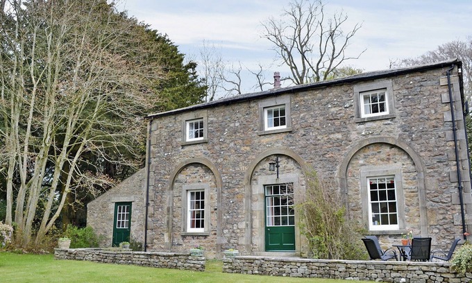 Fourstones Near Bentham Cottage | Cozy 3 Bedroom Retreat Near Kirkby Lonsdale - Pet Friendly