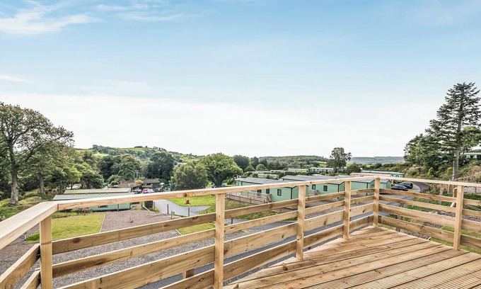 Sandyhills House | Cozy 3-Bedroom Caravan with Pool and Breakfast Included