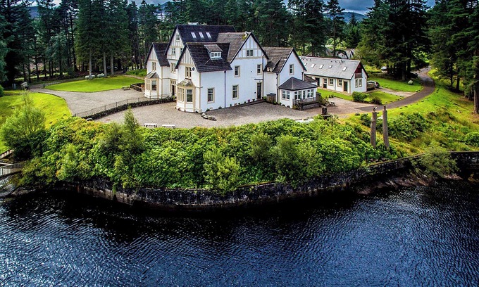Stronachlachar Cottage | Comfortable 3 Bedroom Stay with Ocean View in Stronachlachar