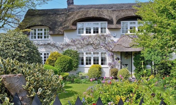 Winterton-on-Sea Cottage | Pet-Friendly 3 Bedroom Retreat in Winterton-on-Sea