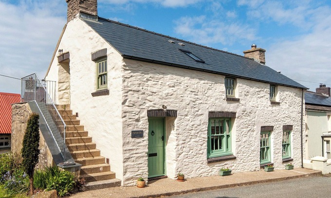 Haverfordwest Cottage | Cozy 3-Bedroom Retreat in Mathry, Near St Davids