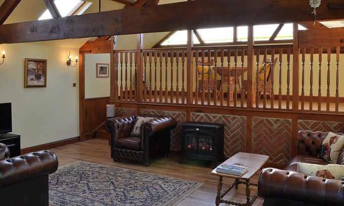 Dereham Cottage | Spacious 3 Bedroom Retreat in Swanton Morley with Hot Tub