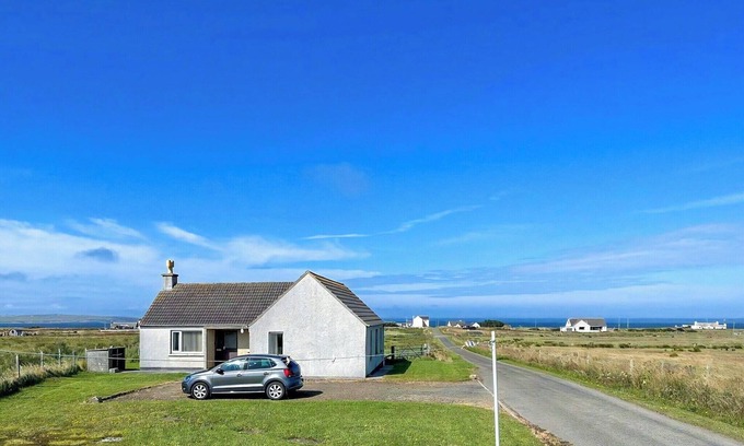 John O'Groats Cottage | Cozy 3 Bedroom Accommodation with Oceanfront Views