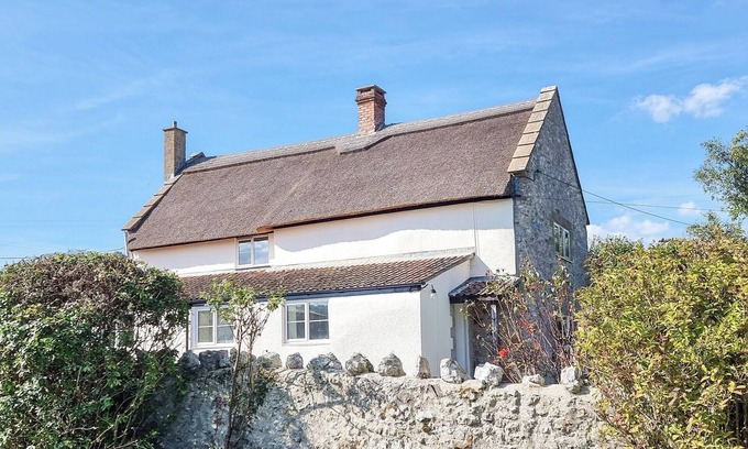 Eleighwater Cottage | Discover a Spacious 3 Bedroom Getaway in Cudworth