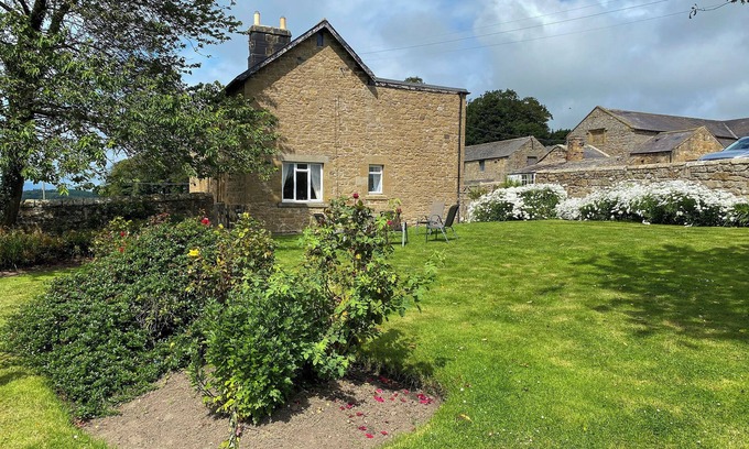 South Charlton Cottage | Ideal 3 Bedroom Stay Near Alnwick with Pet-Friendly Perks