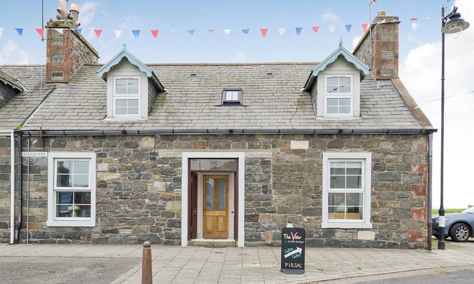 Port William Cottage | Oceanfront 3 Bedroom Retreat in Port William - Guest Rated 9.8