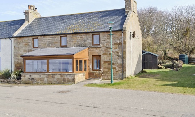 Portmahomack Cottage | Ideal 3 Bedroom Retreat with Oceanfront Views in Portmahomack