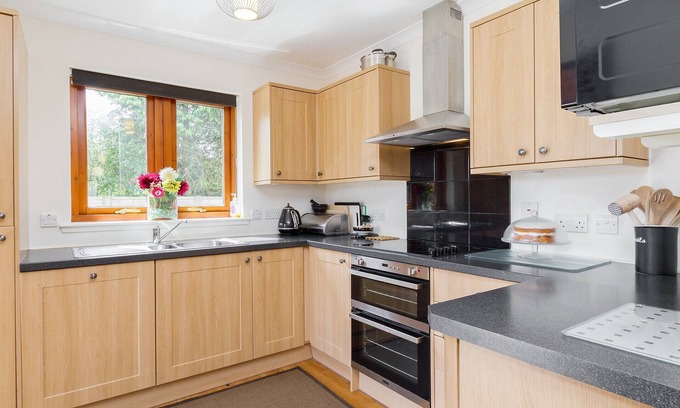 Gairlochy Cottage | Inviting 3 Bedroom Getaway in Gairlochy Near Fort William