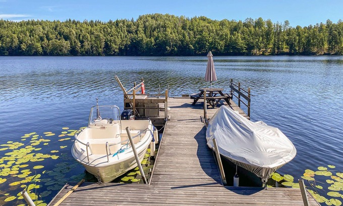 Dals Rostock House | Spacious 3-Bedroom Retreat with Lake View in Dals Rostock