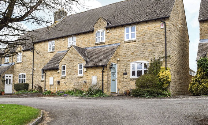Little Rissington Cottage | Welcoming 3-Bedroom Hideaway in Little Rissington