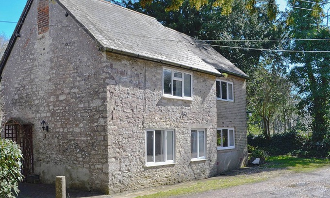 Littlebredy Cottage | Cozy 3-Bedroom Retreat in Winterbourne Steepleton