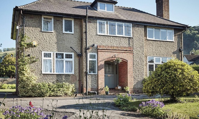 Llangollen Cottage | Family-Friendly 3 Bedroom Stay in Llangollen