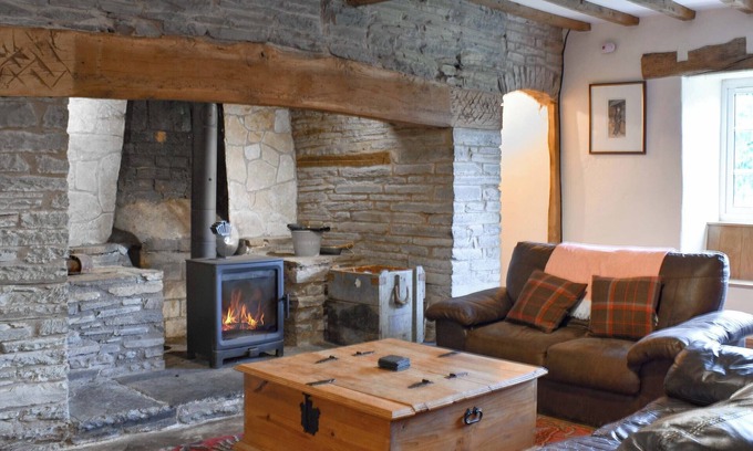 Tirabad Cottage | Enchanting Farmhouse Retreat in Mid Wales for Nature Lovers