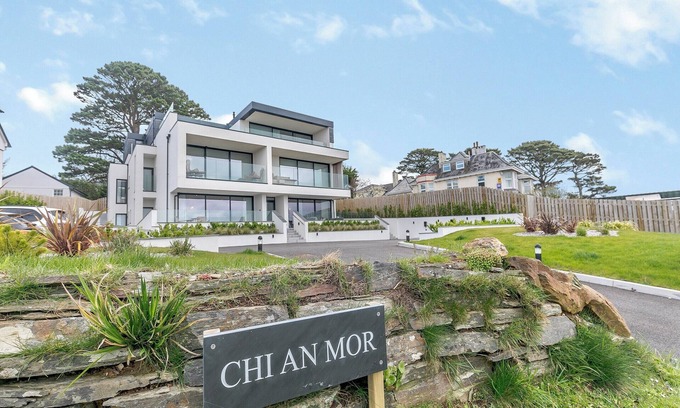 Carlyon Bay Cottage | Spacious 3-Bedroom Stay in Carlyon Bay, Perfect for Families